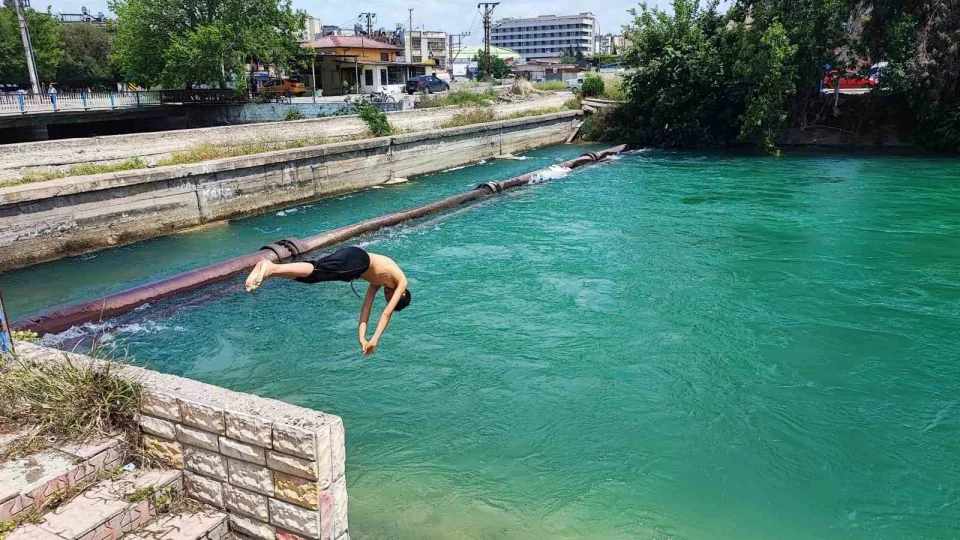 11 kişi boğuldu ama çocuklar vazgeçmiyor