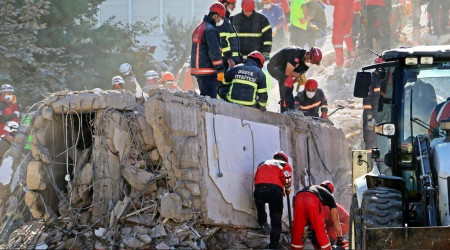 11 kişiye mezar olan apartman 1975 Yönetmeliğine bile aykırı yapılmış