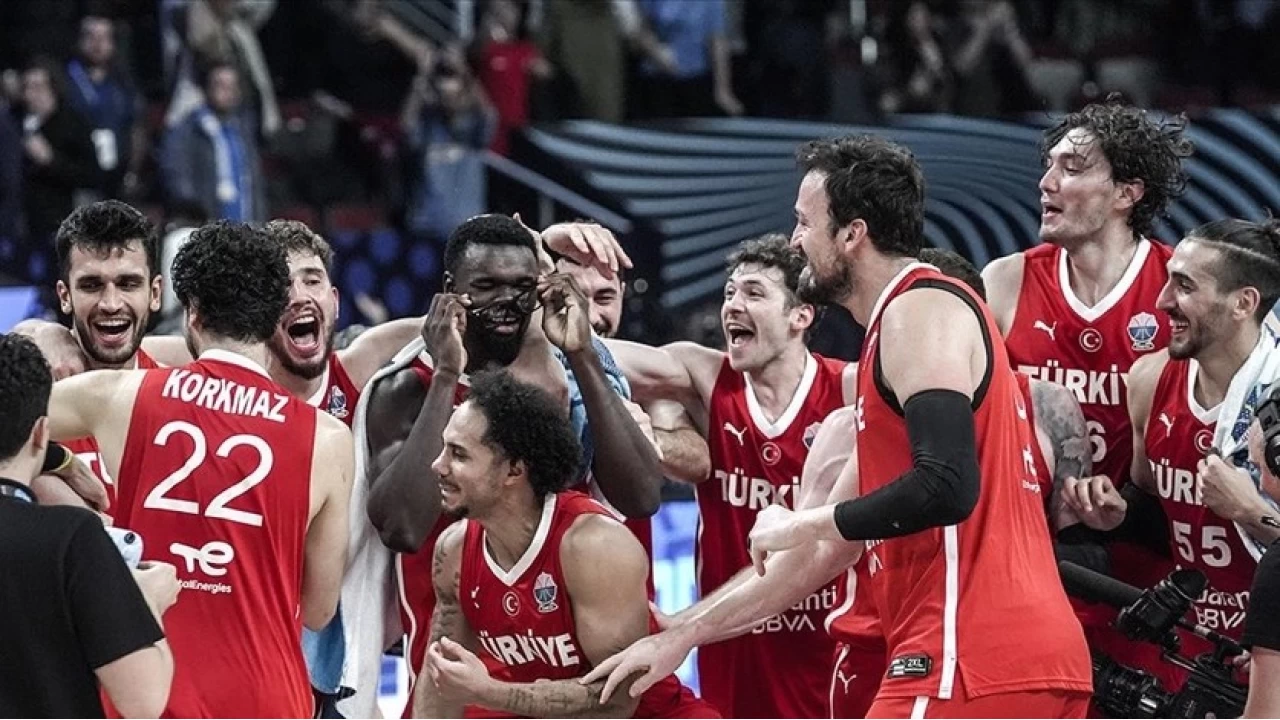 12 Dev Adamn Hikayesi: Trk Basketbolunun Altn ana Yolculuk