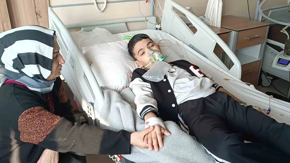 13 ya��ndaki �ocuk 52 g�nd�r �ks�r�k n�beti ya��yor