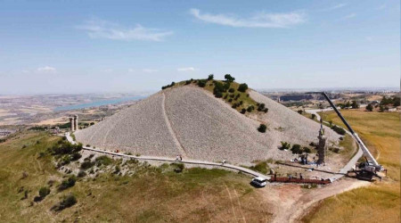 2 bin 43 yıllık 'tokalaşma' sütunu yeniden ayağa kaldırıldı