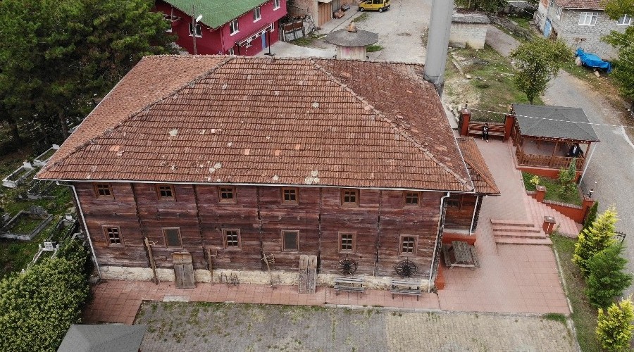 200 yıllık çivisiz cami zamana meydan okuyor
