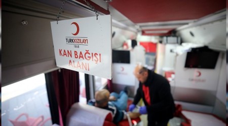 2.2 milyon kişi kan bağışladı