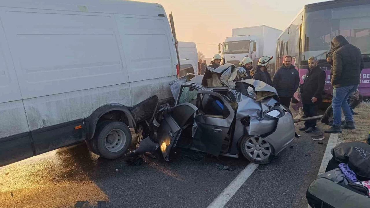 35 aracın karıştığı feci kazada korku dolu anlar