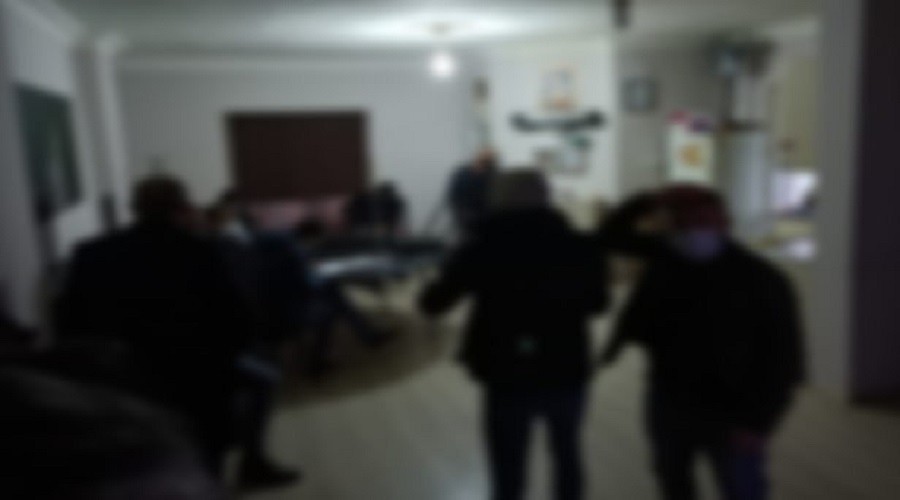 37 bin 800 lira cezayı tuvalette yediler