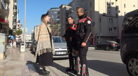 4 bin lirası bıçak zoruyla gasp edildi