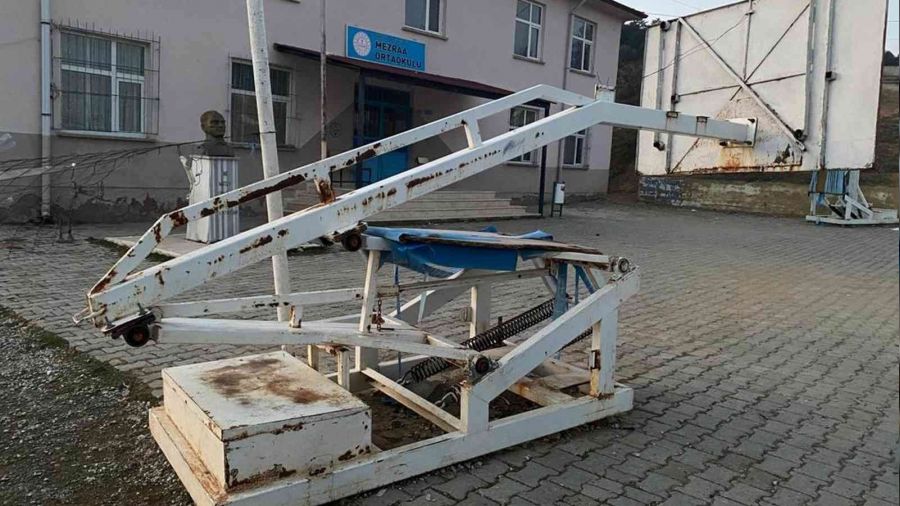 5 yaşındaki çocuk basketbol potasına sıkışarak öldü
