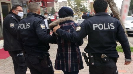 8 katlı binanın çatısına çıkan genç kız yürekleri ağza getirdi