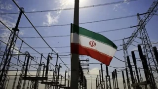 ABD-�srail sald�r�lar� alt�ndaki �ran'da, elektrik santralleri �evresinde "insan zinciri" etkinli�i