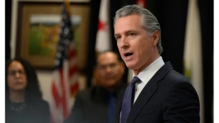 ABD'de California Valisi Newsom, Donald Trump'� hedef ald�