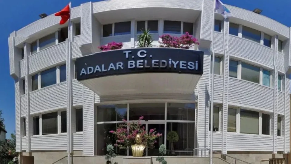Adalar Belediyesi'ne operasyon: 41 gözaltı