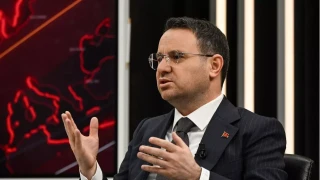 Adalet Bakanı Akın Gürlek süresiz nafaka konusunda "Hakimlerimiz tarafların sosyal ve ekonomik durumları, olaydaki kusurları dikkate alınarak süresiz nafaka verebileceği gibi olayların durumuna göre gerekirse bir süre koyup nafaka ödenmesine de hükmedebilecek" dedi