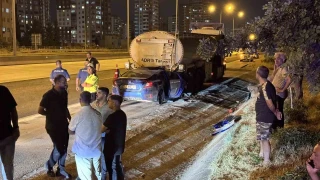 Adana'da otomobil tıra çarptı: 1 ölü, 2 yaralı