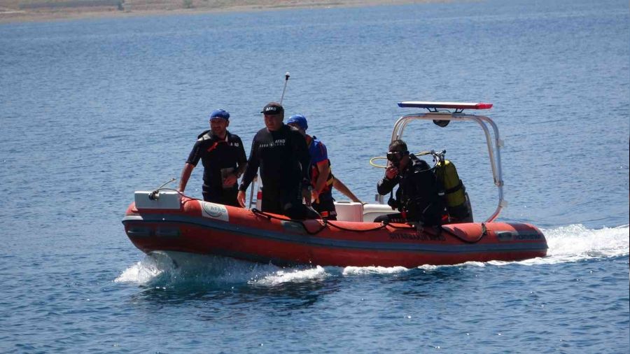 AFAD'dan Van Gölü'nde dalış tatbikatı