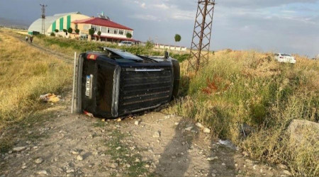 Ağrı'da kamyonet şarampole uçtu: 5 yaralı