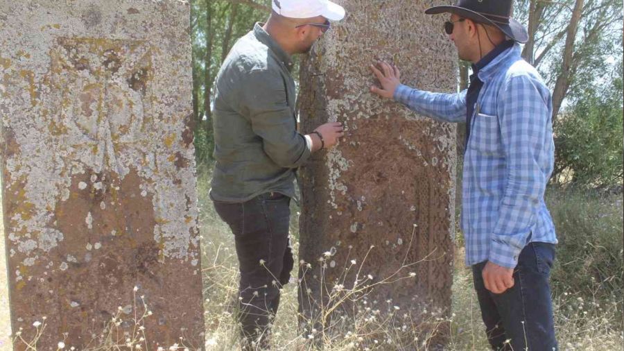 Ahlat'ta Türk büyüklerinin mezarları araştırılıyor