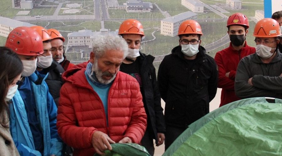 AİÇÜ'de Ağrı Dağı'nda rehberlik yapacaklar için temel dağcılık eğitimi veriliyor