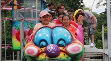 Aileler lunaparkın yolunu tuttu