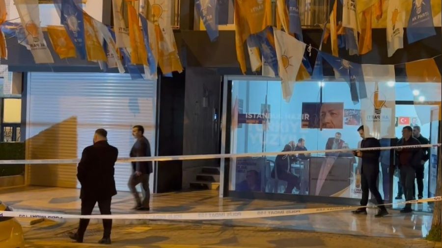 AKP se�im b�rosu �n�nde silah sesleri, valilikten a��klama 