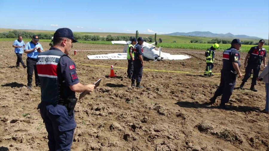Aksaray'da e�itim u�a�� d��t�, pilotlar sa� kurtuldu