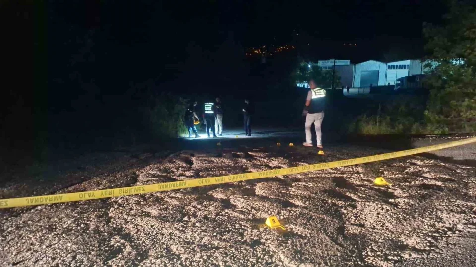 Akyaz�'da iki grup aras�nda �at��ma: 6 yaral�