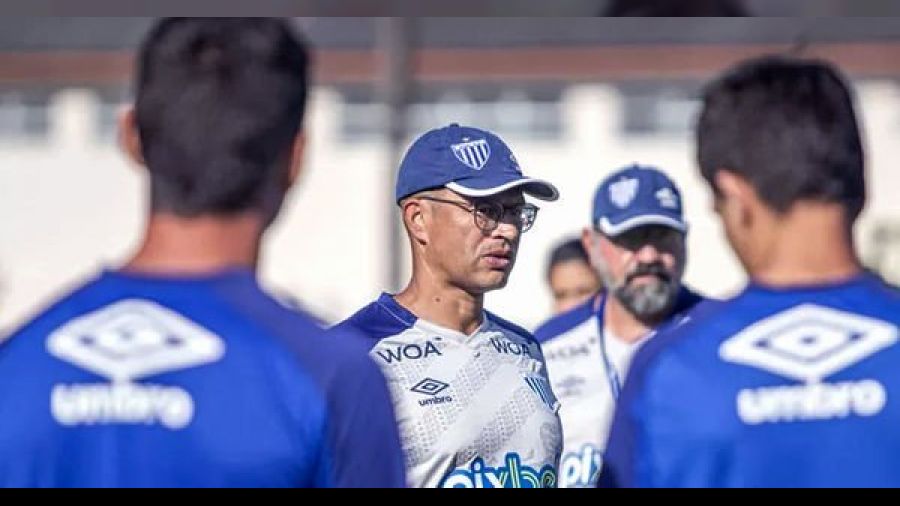 Alex'in ilk hocal�k deneyimi k�sa s�rd�