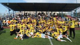 Aliaaspor namalup ampiyon olarak 2. Lig'e ykseldi