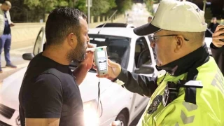 'Alkol yok ki baba' dedi, hem alkollü hem de ehliyetsiz çıktı