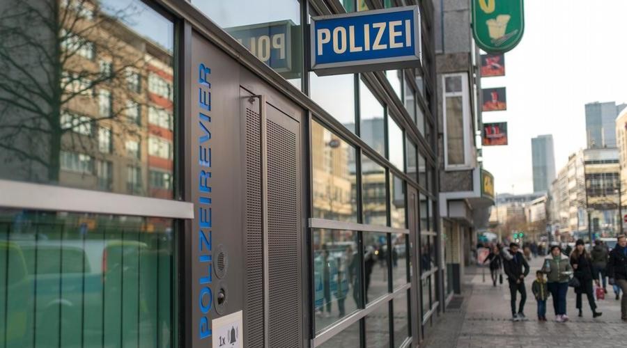 Almanya'da ırkçı polis avı