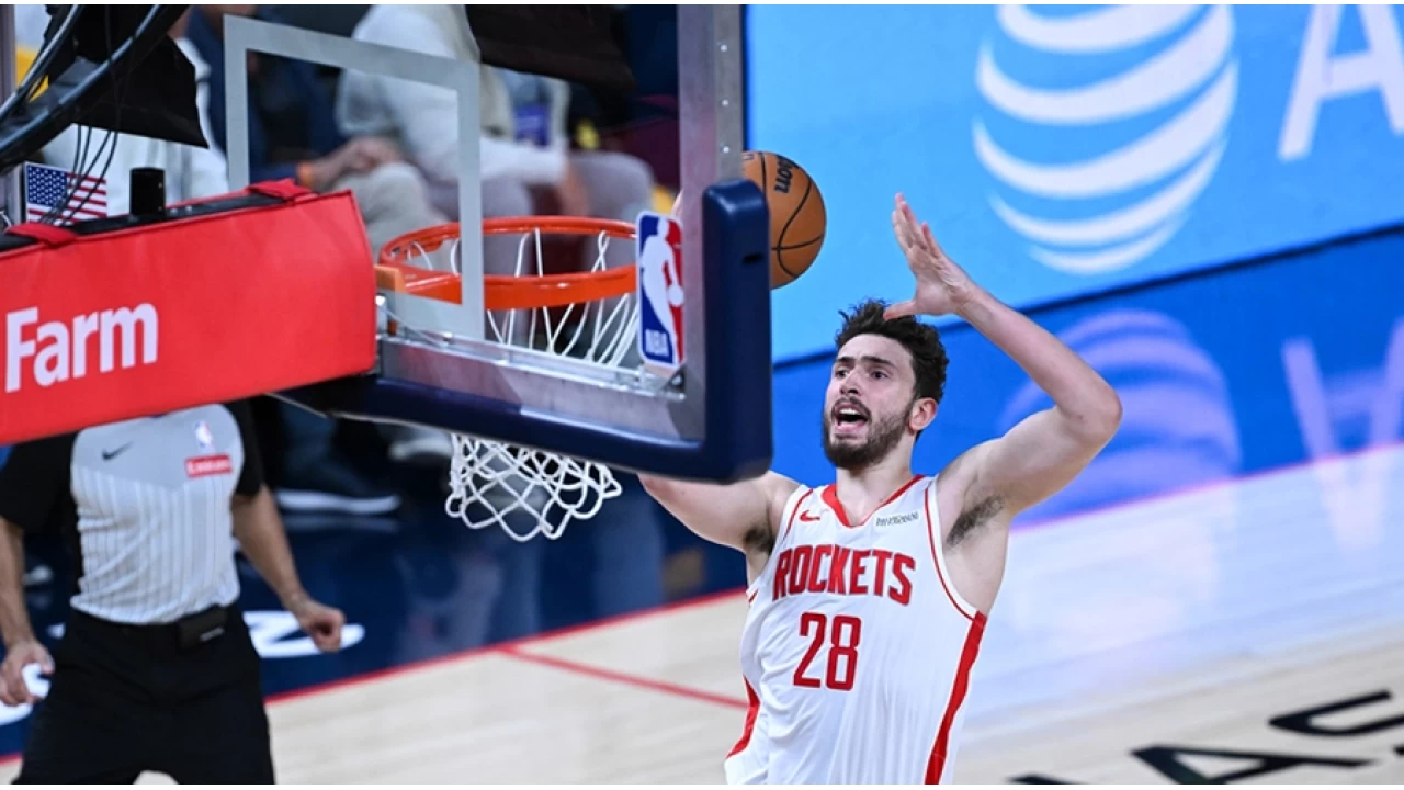Alperen engn, Warriors'a kar "triple-double"n kysndan dnd