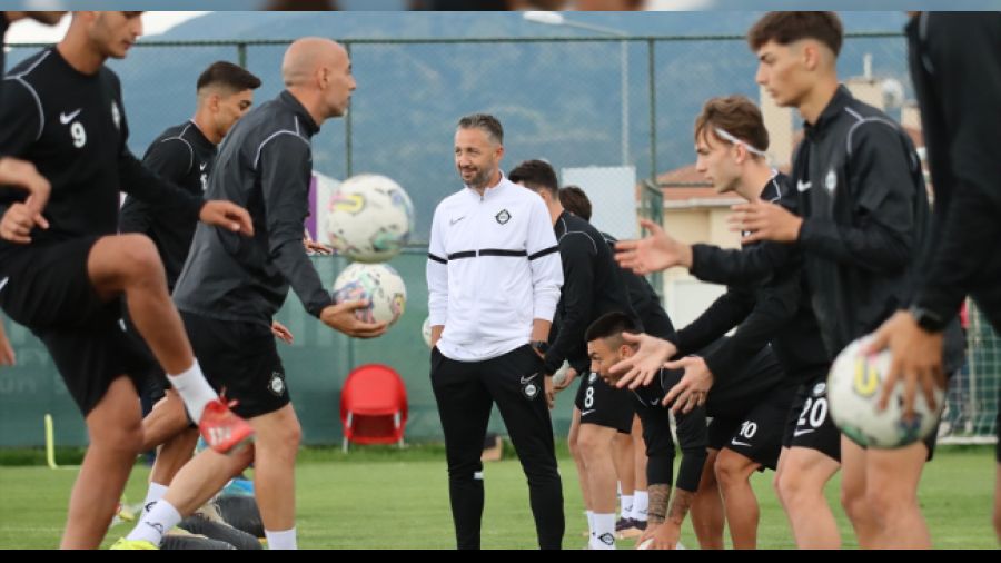 Altay, sezona sorunlarla ba�l�yor