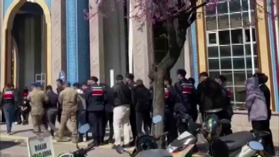 Amasya'da sahte ilanlar verip 34 ki�iyi doland�ran zanl�lar yakaland�