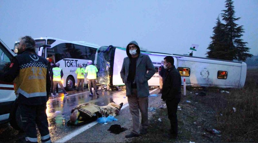 Amasya'da yolcu otobüsü devrildi: 1 ölü, 19 yaralı