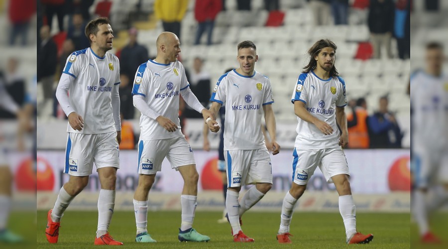 Ankarag�c�'n� 3 futbolcu ta��d�