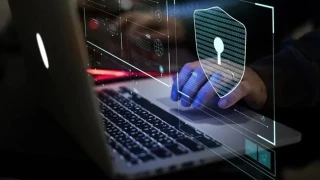Anket: Fransa'da halkın yüzde 45'i verilerinin ele geçirildiği konusunda bilgilendirildi