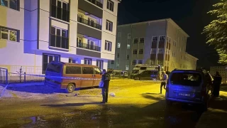 Annesiyle boanmak isteyen babasn baklad