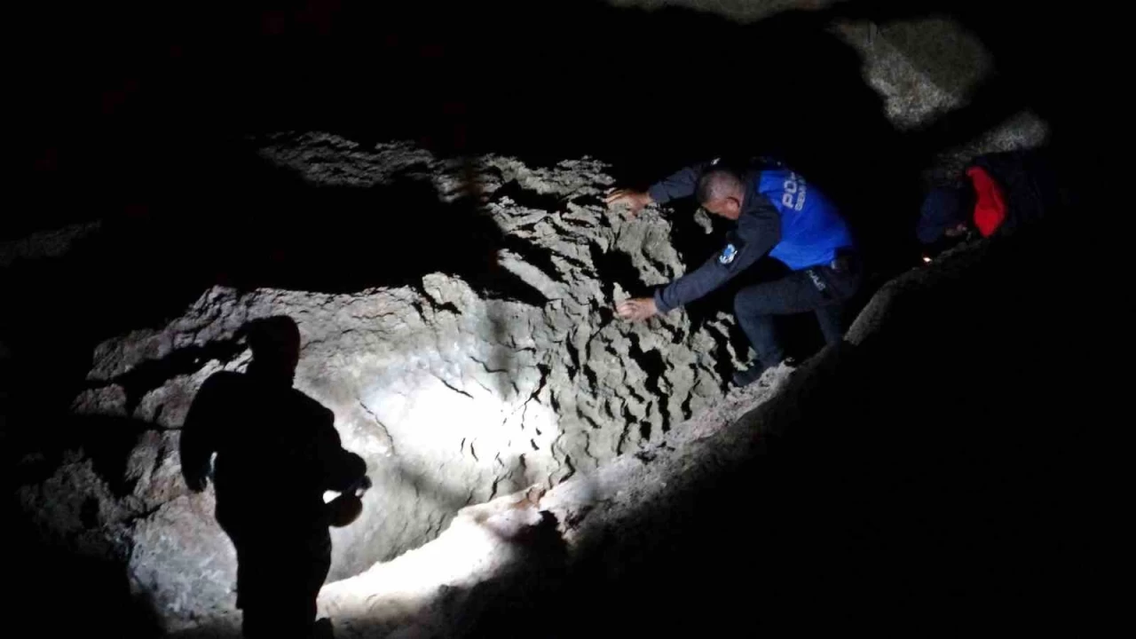 Antalya'da bir gen falezlerden atlayarak hayatna kyd