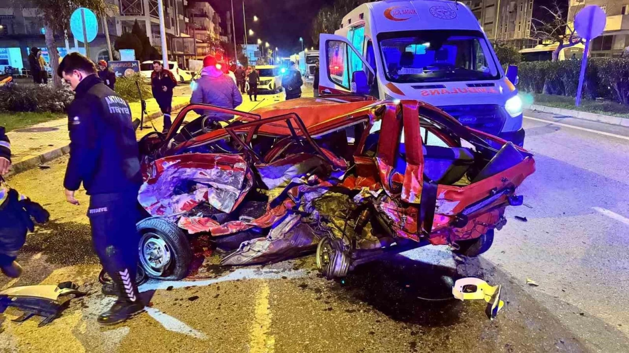 Antalya'da feci kaza: Hurdaya dnen aratan frlayan src hayatn kaybetti