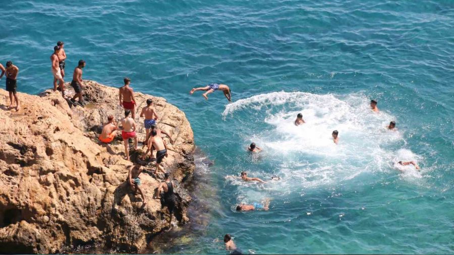 Antalya'da termometreler 44 dereceyi g�sterdi