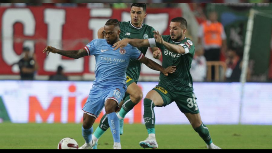 Antalyaspor yenilmekten 87'de kurtuldu 