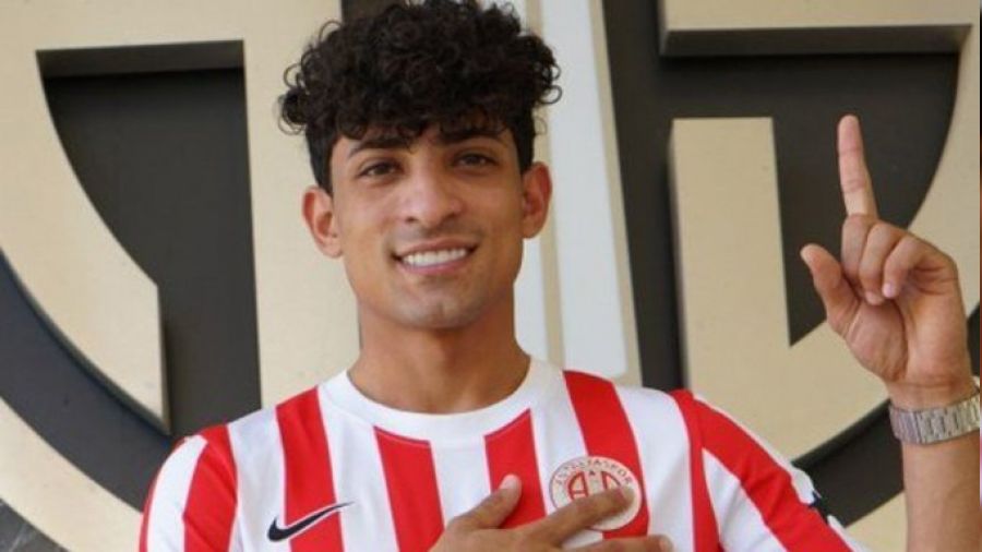 Antalyaspor'a Irakl� orta saha