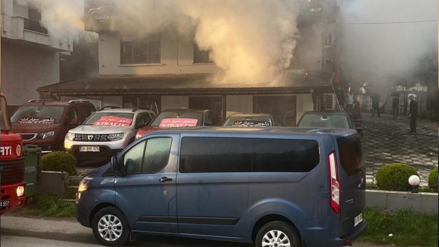 Araç kiralama şirketinde çıkan yangın söndürüldü