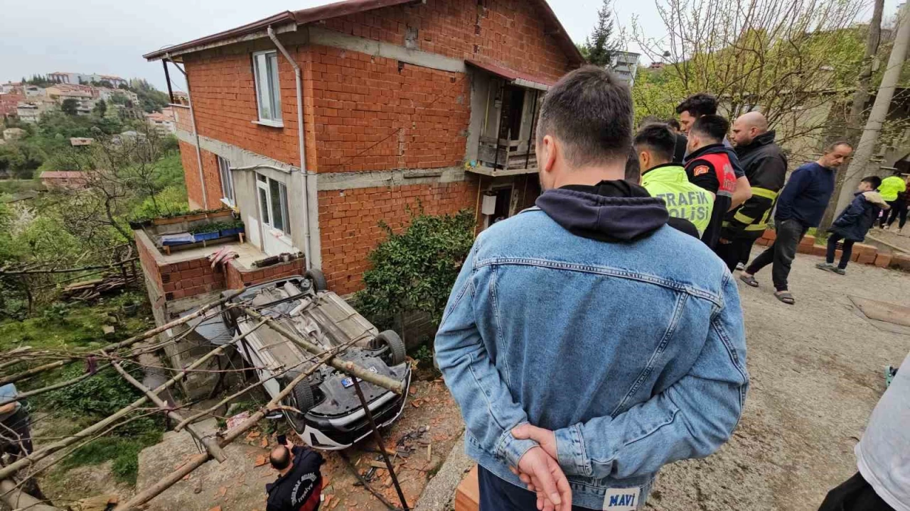 Arac�n� park etmek isterken y�ksekten d��t�