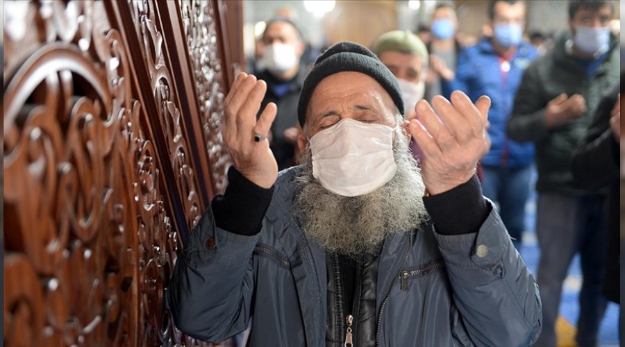 Araçla Cuma namazına gitmek yasak