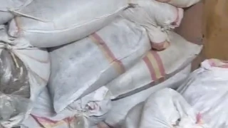 Arnavutk�y'de depoya bask�n: 1 ton ka�ak t�t�n ele ge�irildi