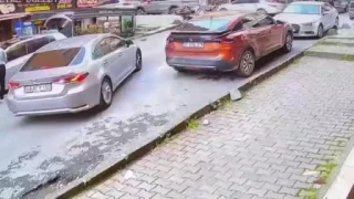 Arnavutk�y'de trafikte tart��t��� kad�na kafa atm��t� 