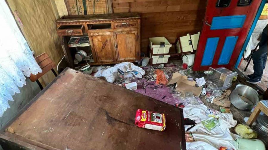 Artvin'de a� kalan ay� girdi�i evin alt�n� �st�ne getirdi