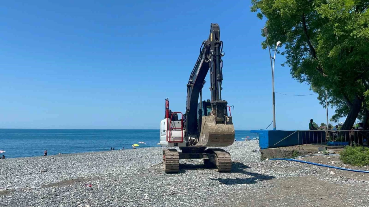Artvin'in Karadeniz kıyılarındaki kaçak yapılar yıkılıyor