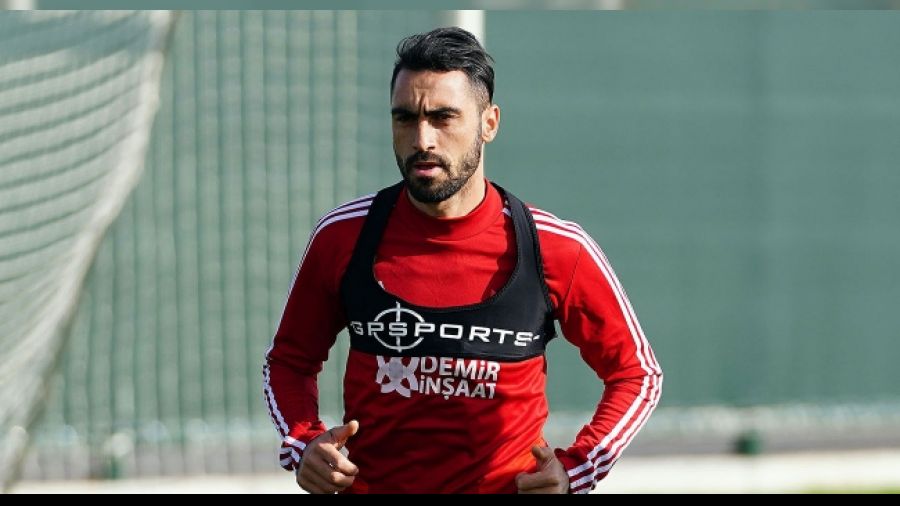 Aslan sol bek sorununu ��zd�