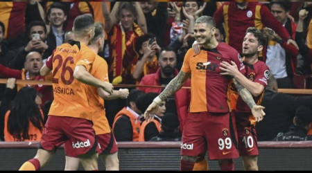 Aslan'dan gövde gösterisi